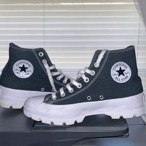 Women’s size 9 Converse Lugged Chuck Taylor
